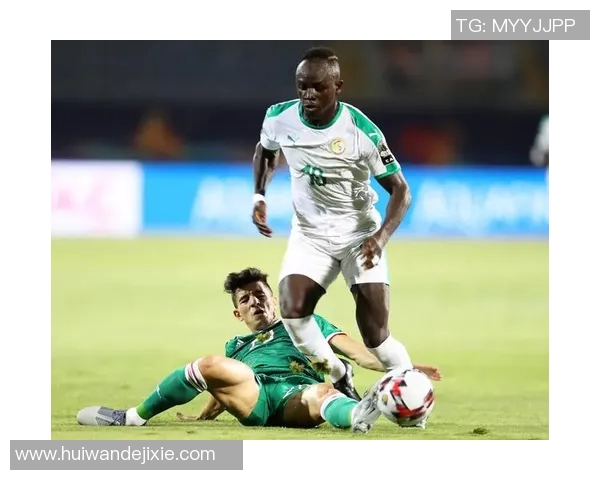 足球明星马内与妻子的甜蜜瞬间及幸福生活照片分享